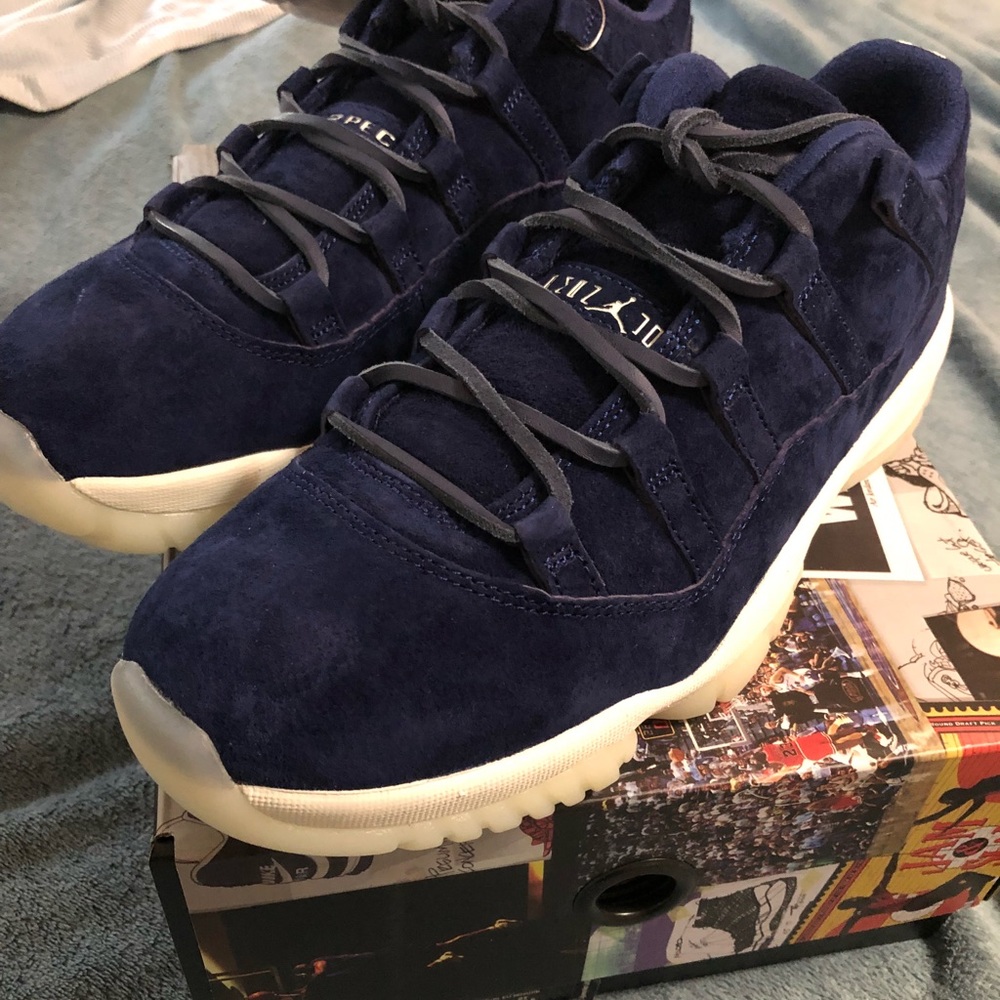 SOLD Jordan 11 Jeter Low size 9 Mens 100% - Picture 2 of 7